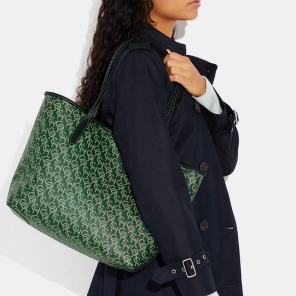 Coach Handbags - Authentic Green Coach  Tote💯 👜 BAG🌟